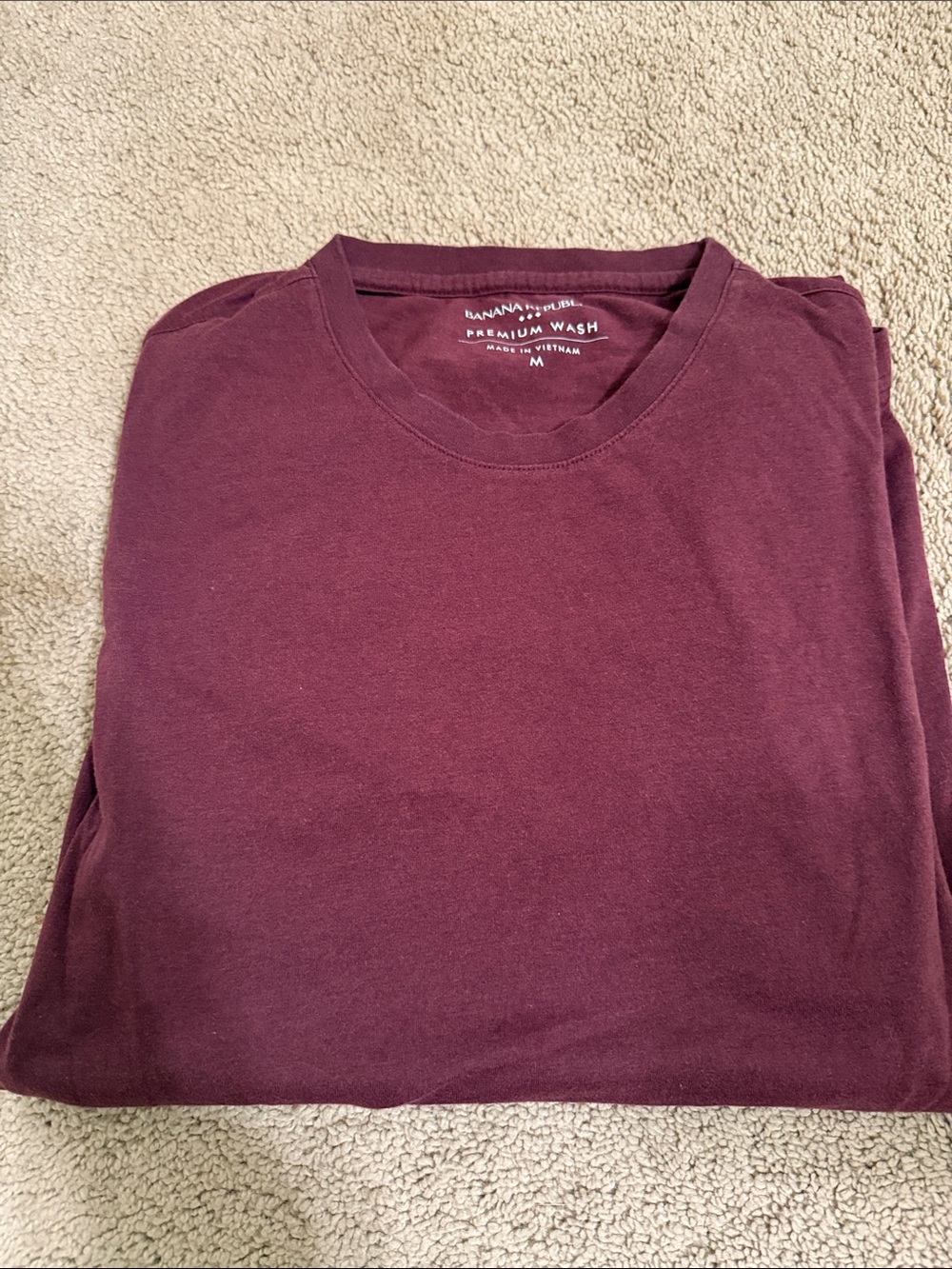 Banana Republic Men’s Crew Neck T-Shirt in Wine